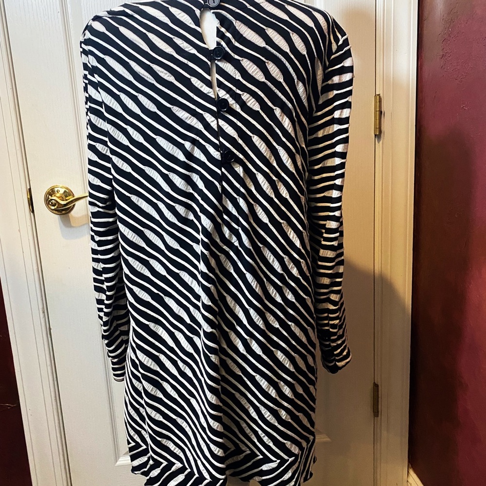 Moonlight Lightweight Textured Back Button Tunic - image 2